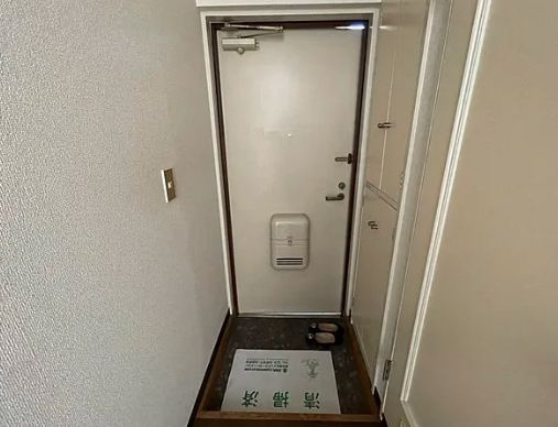 ダイリンビルの玄関|落ち着いた玄関です