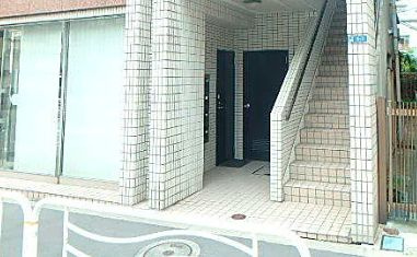 ダイリンビルのエントランス|建物の内部です
