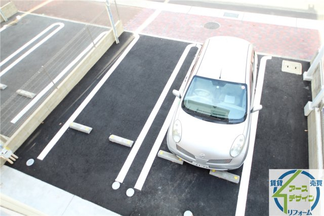 プロスペリテ丸塚の駐車場