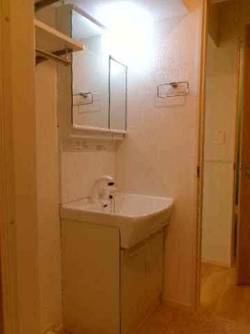 ひまわりの洗面所|ゆったりとスペースのある洗面所