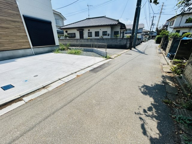千葉市花見川区三角町2期の前面道路含む現地写真