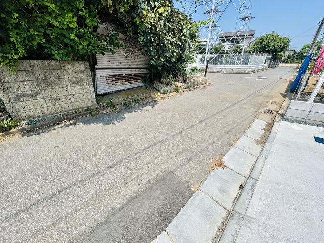 千葉市花見川区三角町2期の前面道路含む現地写真