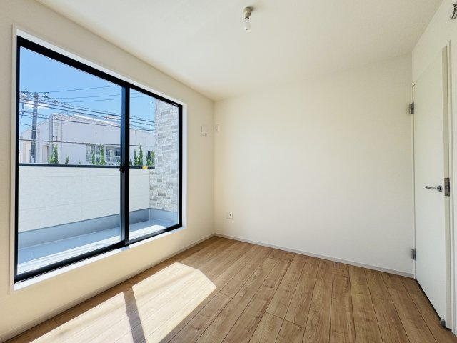 松戸市小山新築戸建【南部小学校:2分】の子供部屋|5.2帖洋室