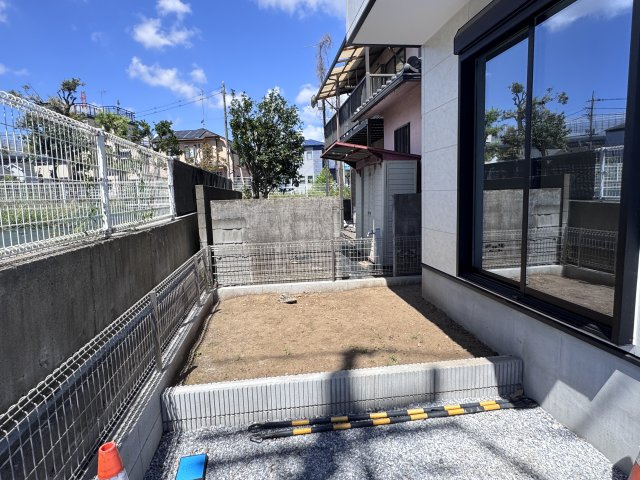 松戸市小山新築戸建【南部小学校:2分】の庭|南側庭スペース