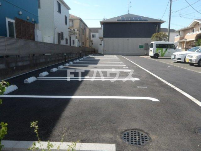 ラヴェールの駐車場