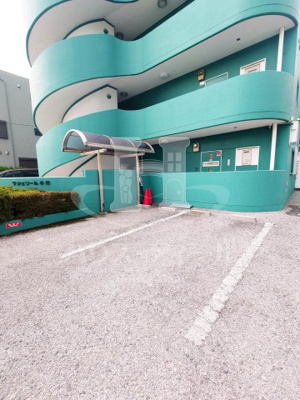 【駐車場】 | ラシェリール手塚 | 駐車場があるので、車を買う予定の方も安心です