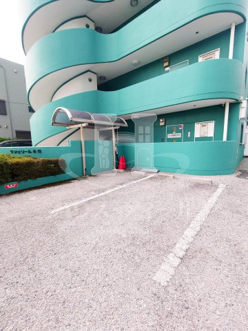 【駐車場】 | ラシェリール手塚 | 駐車場があるので、車を買う予定の方も安心です