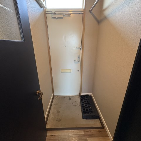 エクセル創和の玄関