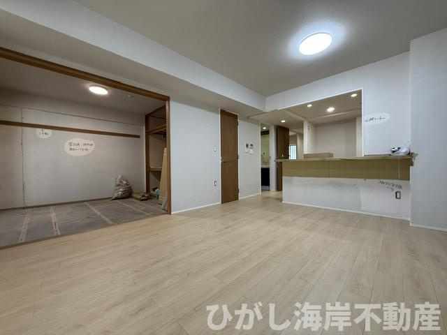 グレーシアガーデン湘南みずきの居間・リビング|7月11日撮影　新規リフォーム中　14.8帖　LDK