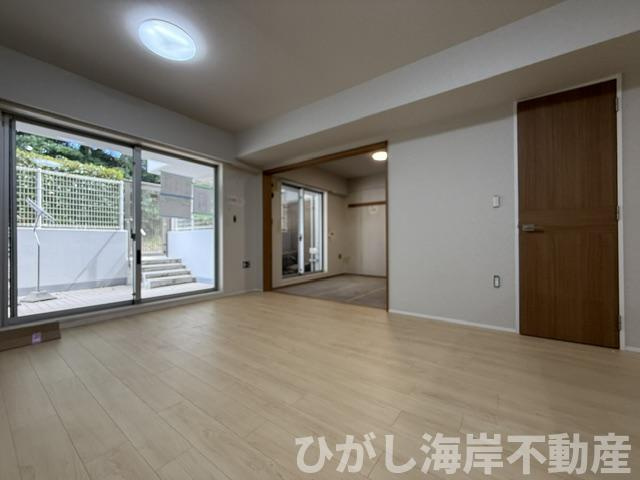 グレーシアガーデン湘南みずきの居間・リビング|7月11日撮影　新規リフォーム中　14.8帖　LDK