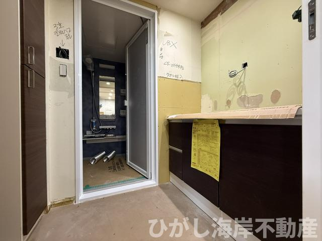 グレーシアガーデン湘南みずきの脱衣所|7月11日撮影　新規リフォーム中　脱衣スペース