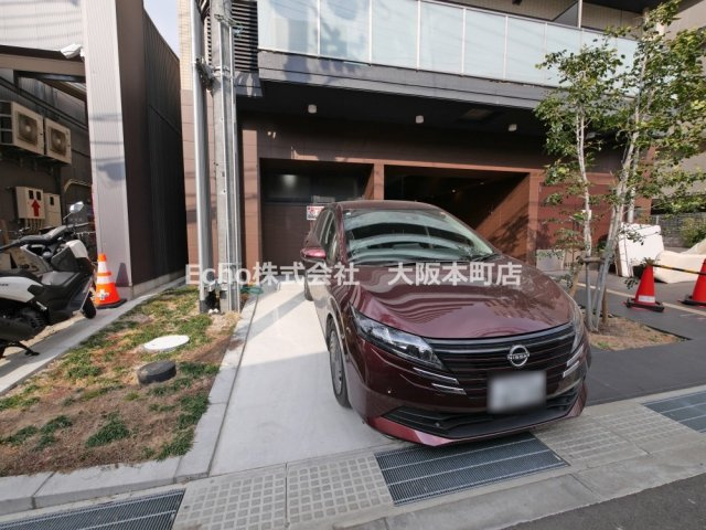 ドゥーエ南堀江の駐車場
