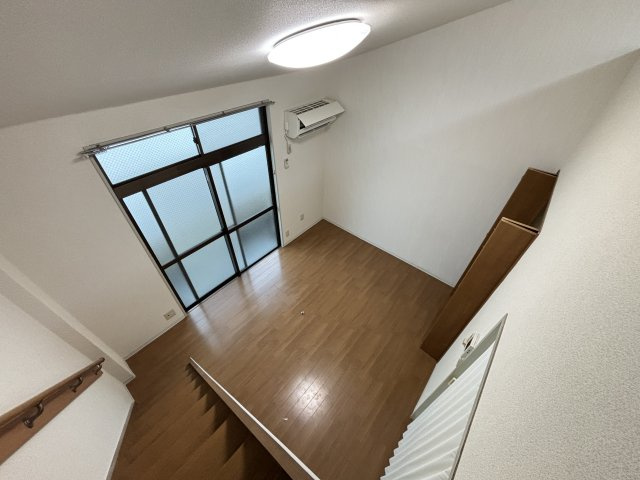 シャトレ上荻の洋室