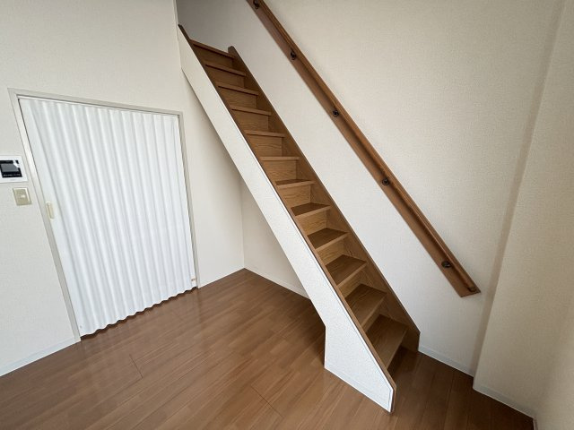 シャトレ上荻の洋室