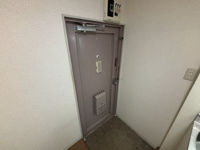 シャトレ上荻の玄関