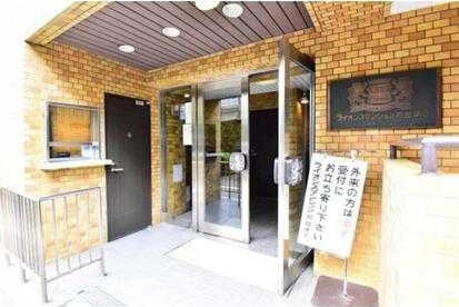 ライオンズマンション初台第３のエントランス