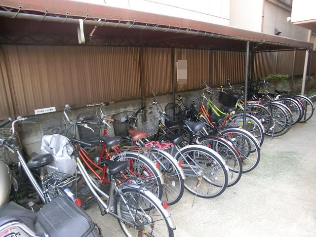 シティレジデンスのその他共用部分|屋根つきの駐輪スペースです♪