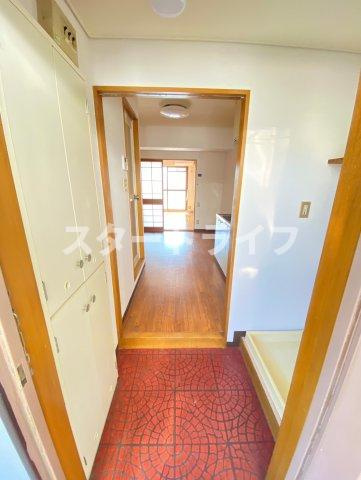 大阪市東淀川区西淡路３丁目の賃貸マンションの玄関