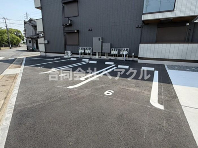 【駐車場】 | GRAMM竹田 B棟 | 駐車場があるので、車を買う予定の方も安心です