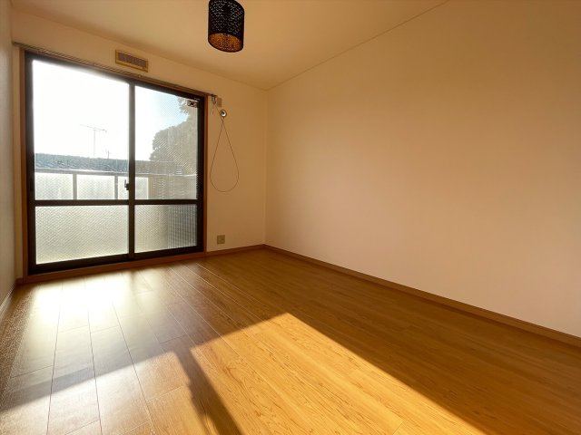 大野城市牛頸３丁目のアパートの居間・リビング|こちらの居間で趣味の時間をお楽しみください