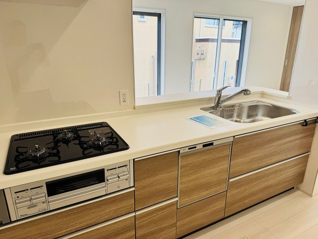 八王子市　石川町　新築一戸建てのキッチン|～３口コンロと広い調理台でお料理が捗ります～
