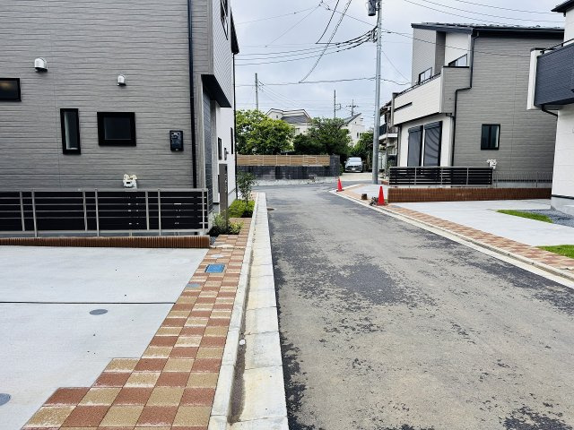 八王子市　石川町　新築一戸建ての前面道路含む現地写真|～北4.5ｍ道路に面しています～