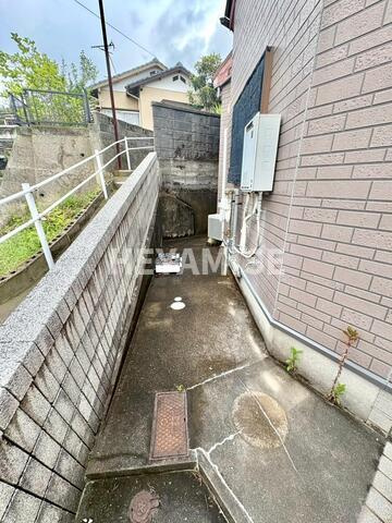 西町貸家のバルコニー