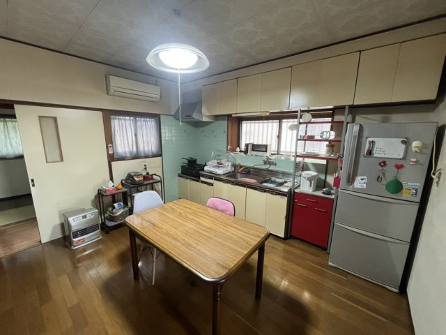 高島町4441-16の居間・リビング
