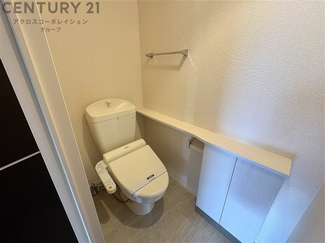 温水洗浄便座付きのトイレです♪