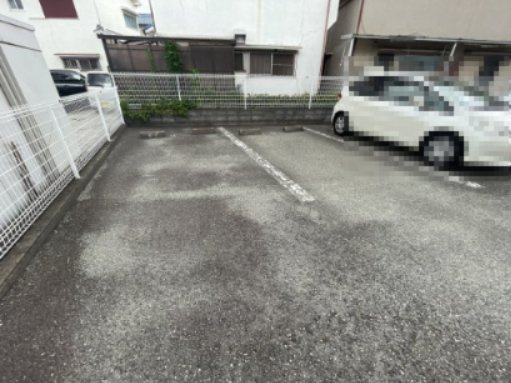 ラ・パルテール壱番館の駐車場