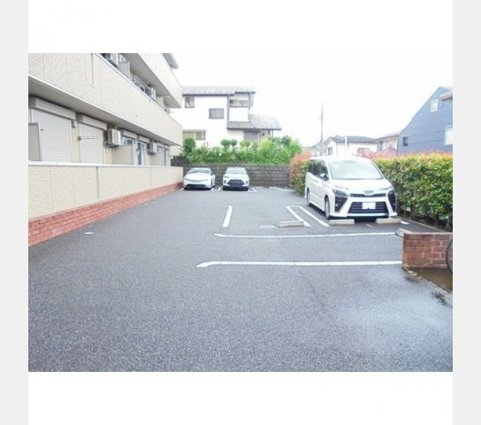 リヴェール青葉台の駐車場