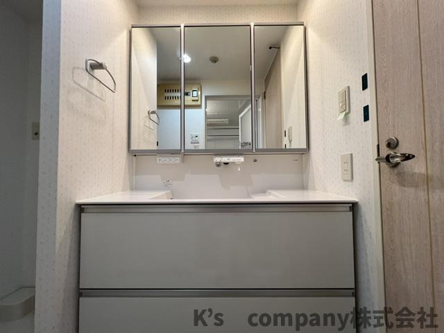 藤沢市鵠沼海岸2丁目　東急ドエル・シーサイドコート鵠沼海岸の独立洗面台|朝の身支度もスムーズ洗面化粧台♪