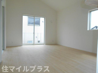 【居間・リビング】 | 郡山市菜根3丁目新築一戸建て7棟 | ゆったり過ごせるリビングです