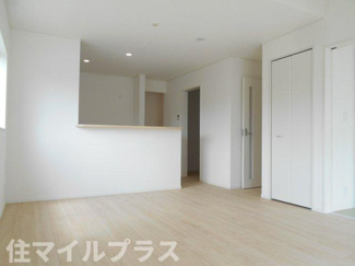 【居間・リビング】 | 郡山市菜根3丁目新築一戸建て7棟 | ゆったりとした居間です
