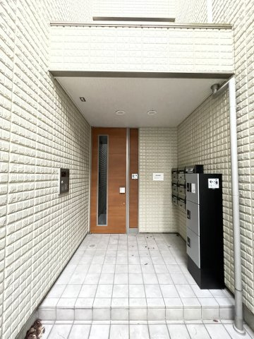 メゾンKOMAのエントランス