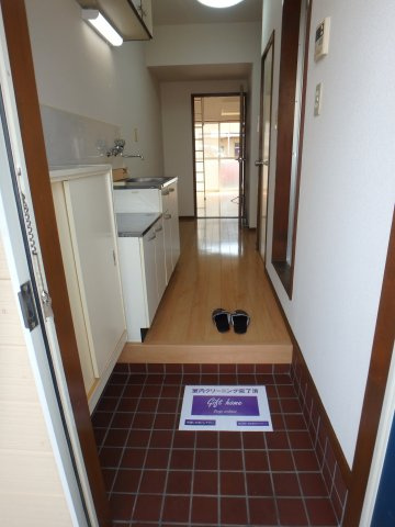 ウイング白金Cの玄関|入居中の為、同間取りタイプの写真です。