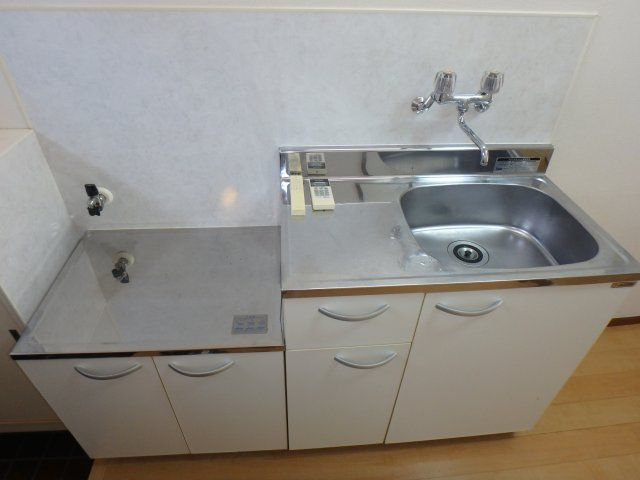 ウイング白金Cのキッチン|入居中の為、同間取りタイプの写真です。
