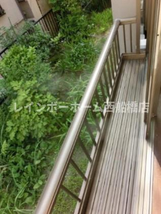 千葉市花見川区幕張町５丁目のアパートのバルコニー
