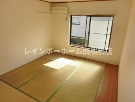 千葉市花見川区幕張町５丁目のアパートの居間・リビング