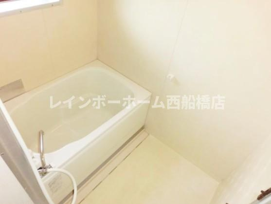 千葉市花見川区幕張町５丁目のアパートの浴室