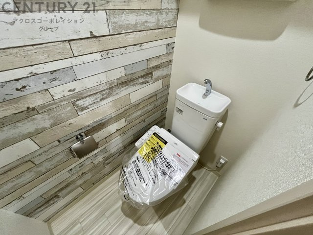 温水洗浄便座付きのトイレです♪