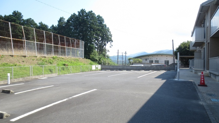 【駐車場】