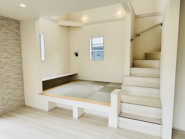 八王子市　石川町　新築一戸建ての内装|～マルチスキップのあるリビングです～