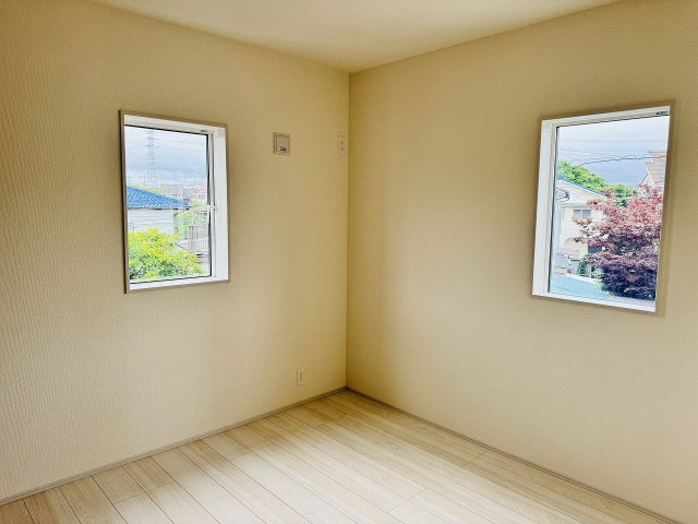 八王子市　石川町　新築一戸建ての子供部屋|～2階5.25帖の洋室　2面採光で明るく風通しの良いお部屋です～