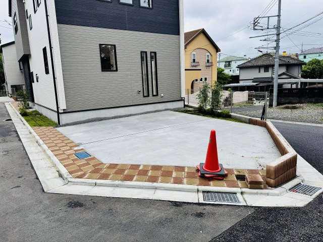 八王子市　石川町　新築一戸建ての駐車場|～並列2台駐車可能カースペース～