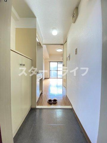 大阪市東淀川区西淡路２丁目の賃貸マンションの玄関
