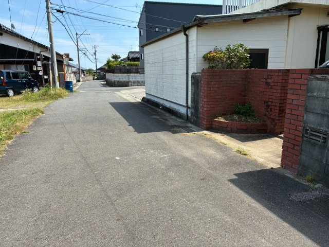 【前面道路含む現地写真】