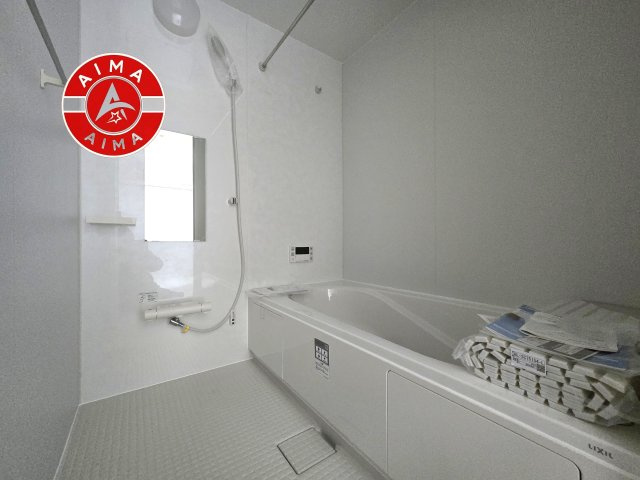 福津市津屋崎7丁目第6-3棟（1号棟）の浴室|1日の疲れを癒してくれる広々バスルーム。雨の日のお洗濯にも大活躍な浴室乾燥機付です！