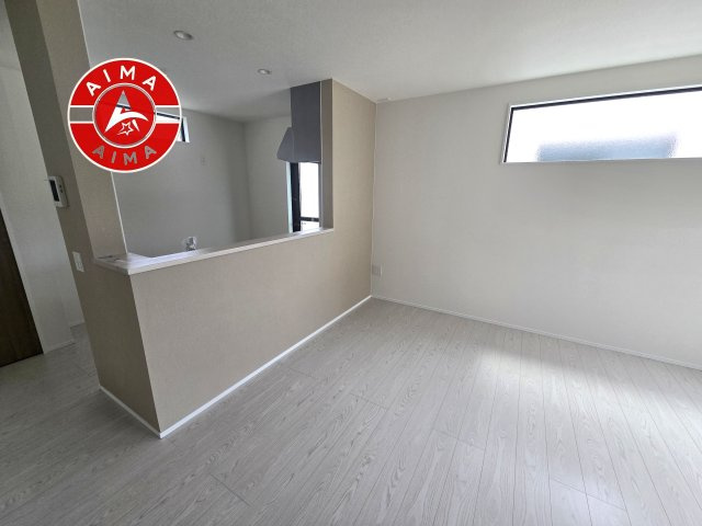 福津市津屋崎7丁目第6-3棟（1号棟）のダイニング|キッチンから立ち込める香りが今日の料理を期待させます。