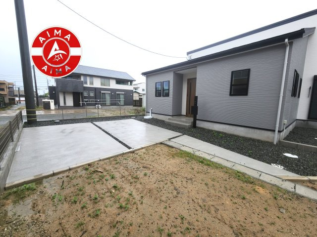 福津市津屋崎7丁目第6-3棟（1号棟）の外観|広々した駐車場です。